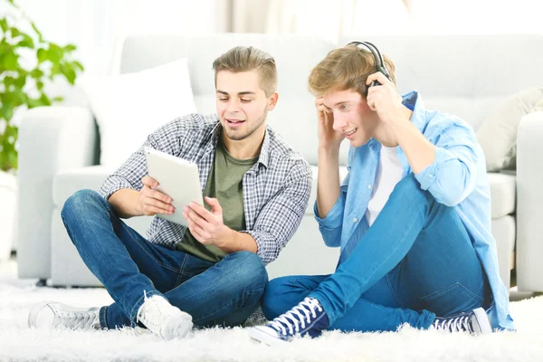 Two teenager boys listening to music — Stock Photo, Image