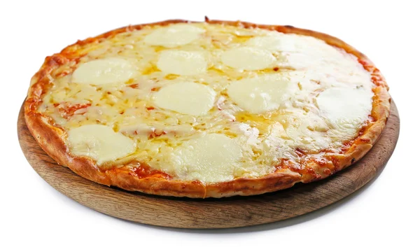Pizza llena de queso sobre tabla de madera — Foto de Stock