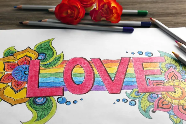 Image lumineuse avec mot LOVE, crayons et roses, gros plan — Photo