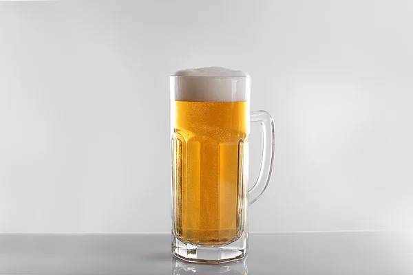 Verre de bière blonde — Photo