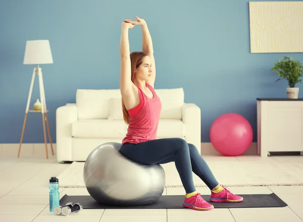 Sportswoman doing exercises with ball — Stock Photo, Image