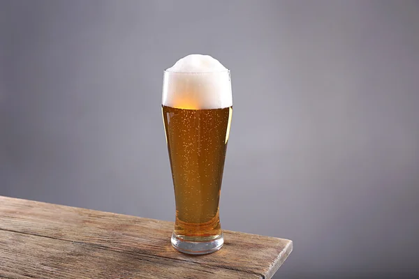 Sklenice lehkého piva — Stock fotografie