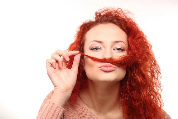 Jovem ruiva de cabelos vermelhos — Fotografia de Stock