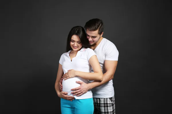 Femme enceinte avec mari — Photo