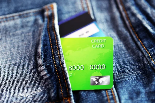 Tarjetas de crédito en bolsillo vaquero — Foto de Stock