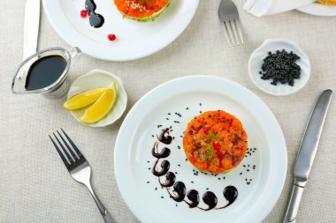 Taze tartar somon ile 