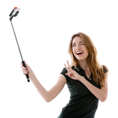 Kadın selfie çekiyor.