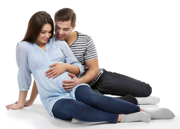 Mladá těhotná žena sedící s manželem — Stock fotografie