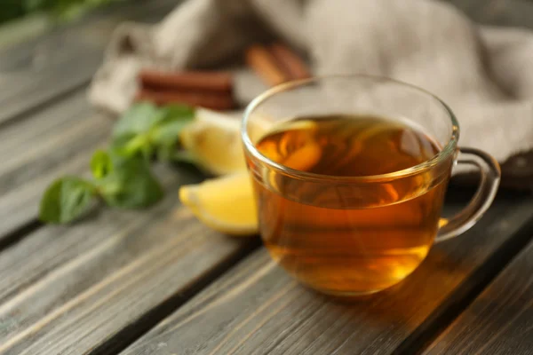 Xícara de chá com hortelã — Fotografia de Stock