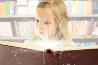 Sihirli kitap ile çocuk