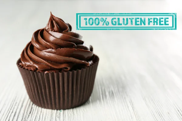 Chocolate cupcake and gluten free sign — Stock Photo, Image