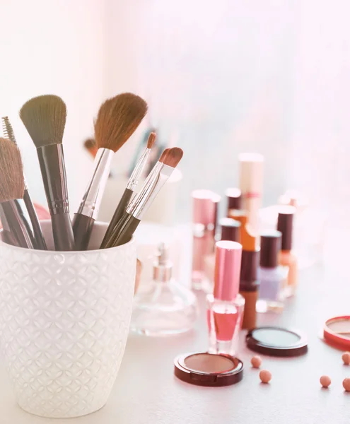 Make-up-Tools mit Kosmetik — Stockfoto