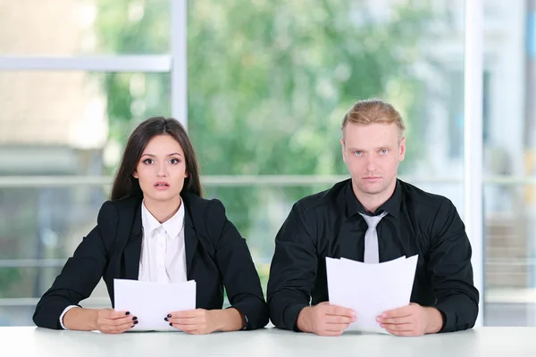 TV-Anker-Training zum Nachrichtenerzählen — Stockfoto