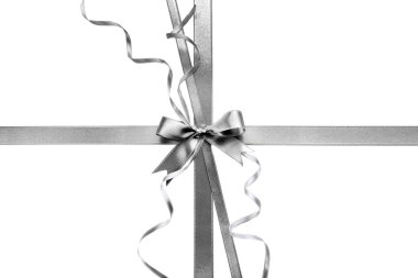 Güzel yay ile gümüş ipek kurdele 