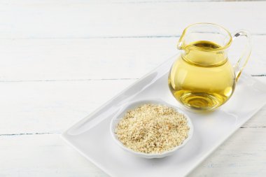 Susam ve ahşap masa üzeri yağlıboya