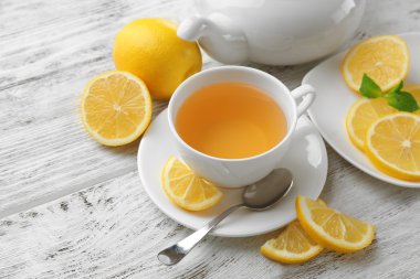 Çay ile ışık ahşap zemin zencefil