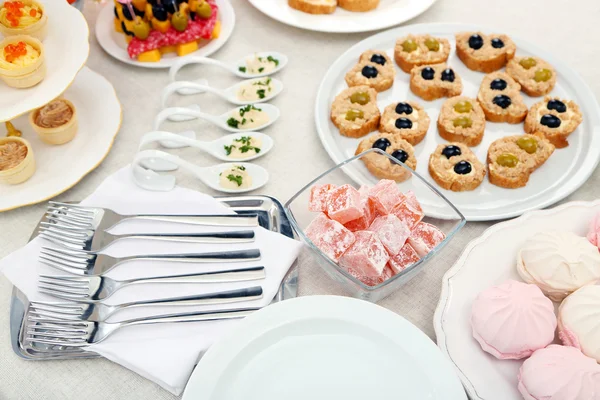 Set of cold snacks, canape and dessert, closeup — Stock Photo, Image