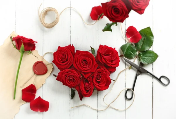 Rosas vermelhas frescas — Fotografia de Stock