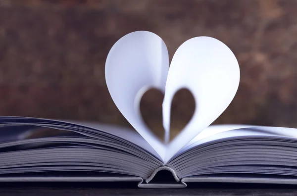 Heart from book pages — Stock Photo, Image