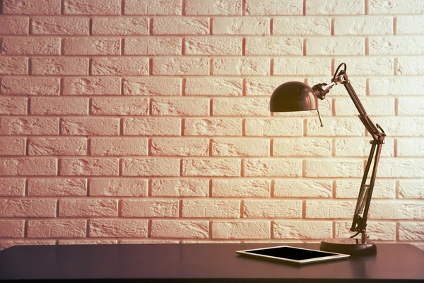 Office lamp on the desk — Stock Photo, Image