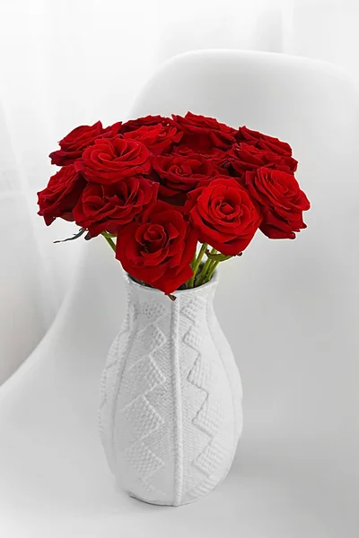 Red roses on chair — Stock Photo, Image