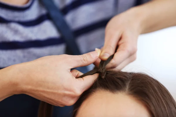 Hairdresser braiding clients hair — Stock Photo, Image