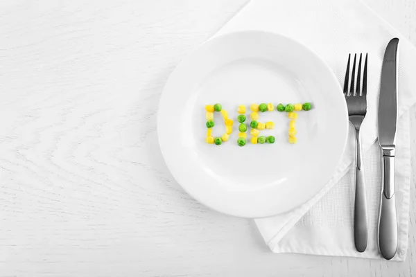 흰색 접시에 단어 다이어트 — 스톡 사진