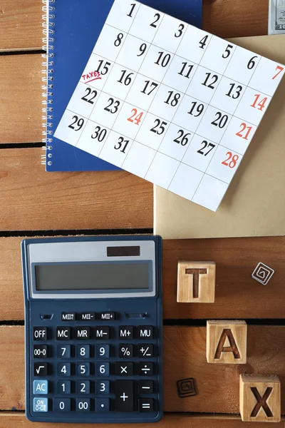 Calculadora, calendário e notebook — Fotografia de Stock