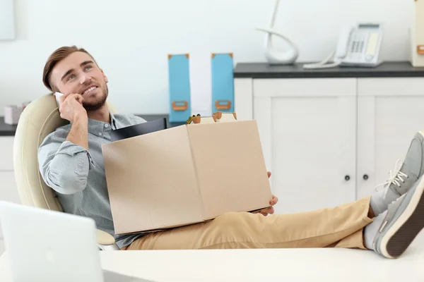 Businessman talking on the phone in office — Stock Photo, Image