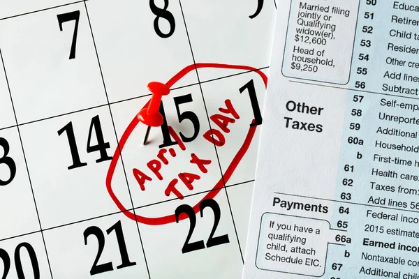 Dia de imposto de abril em um calendário — Fotografia de Stock