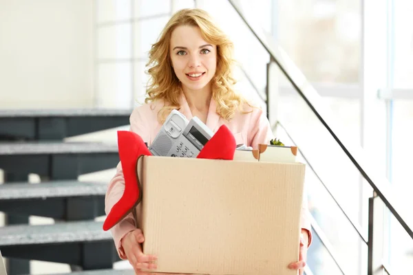 Businesswoman with moving box — Stock Photo, Image