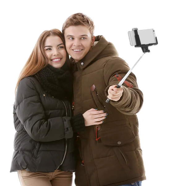 Pasangan Remaja Dalam Pakaian Musim Dingin Membuat Foto Sendiri Dengan — Stok Foto