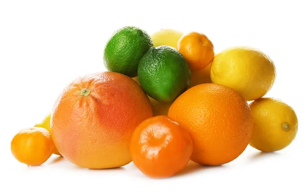 A heap of mixed citrus fruit including   lemons, limes, grapefruit, oranges, pomelo and tangerines isolated on a white background, close up — Stock Photo, Image