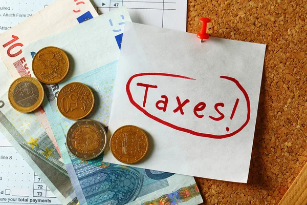 Taxes written and pinned — Stock Photo, Image