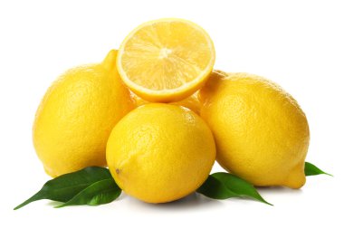 yeşil yaprakları ile taze limon