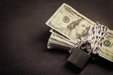 Dolar para birimi kilit ve zincir 