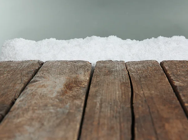 Viejos tablones de madera con nieve —  Fotos de Stock