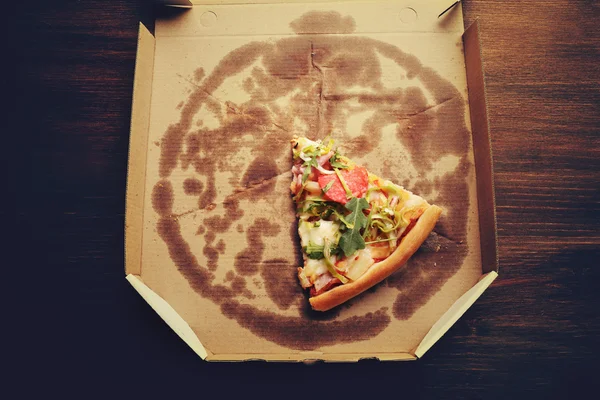 Pedaço de pizza fresca — Fotografia de Stock