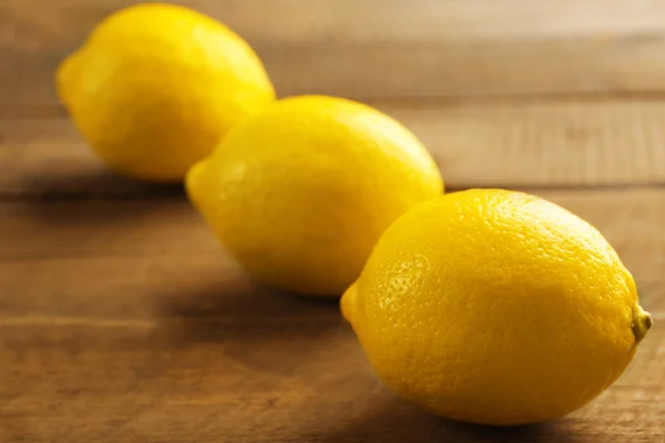 Fresh lemons on wood — Stock Photo, Image