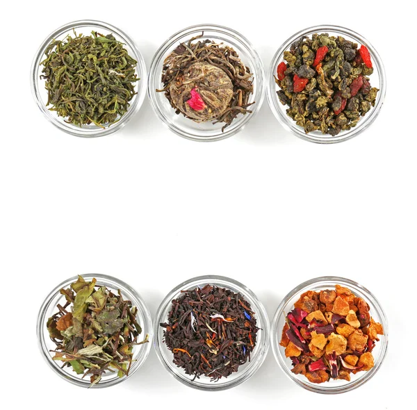 Variedad de hojas de té, aisladas en blanco — Foto de Stock