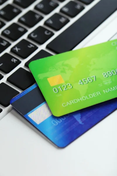 Carte di credito sulla tastiera — Foto Stock