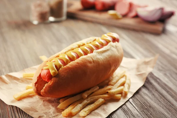 Hot dog with fried potatoes — Stock Photo, Image
