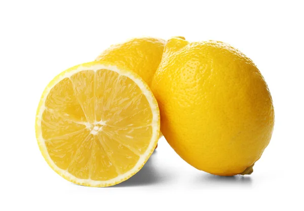Свежие лимоны с половиной — стоковое фото