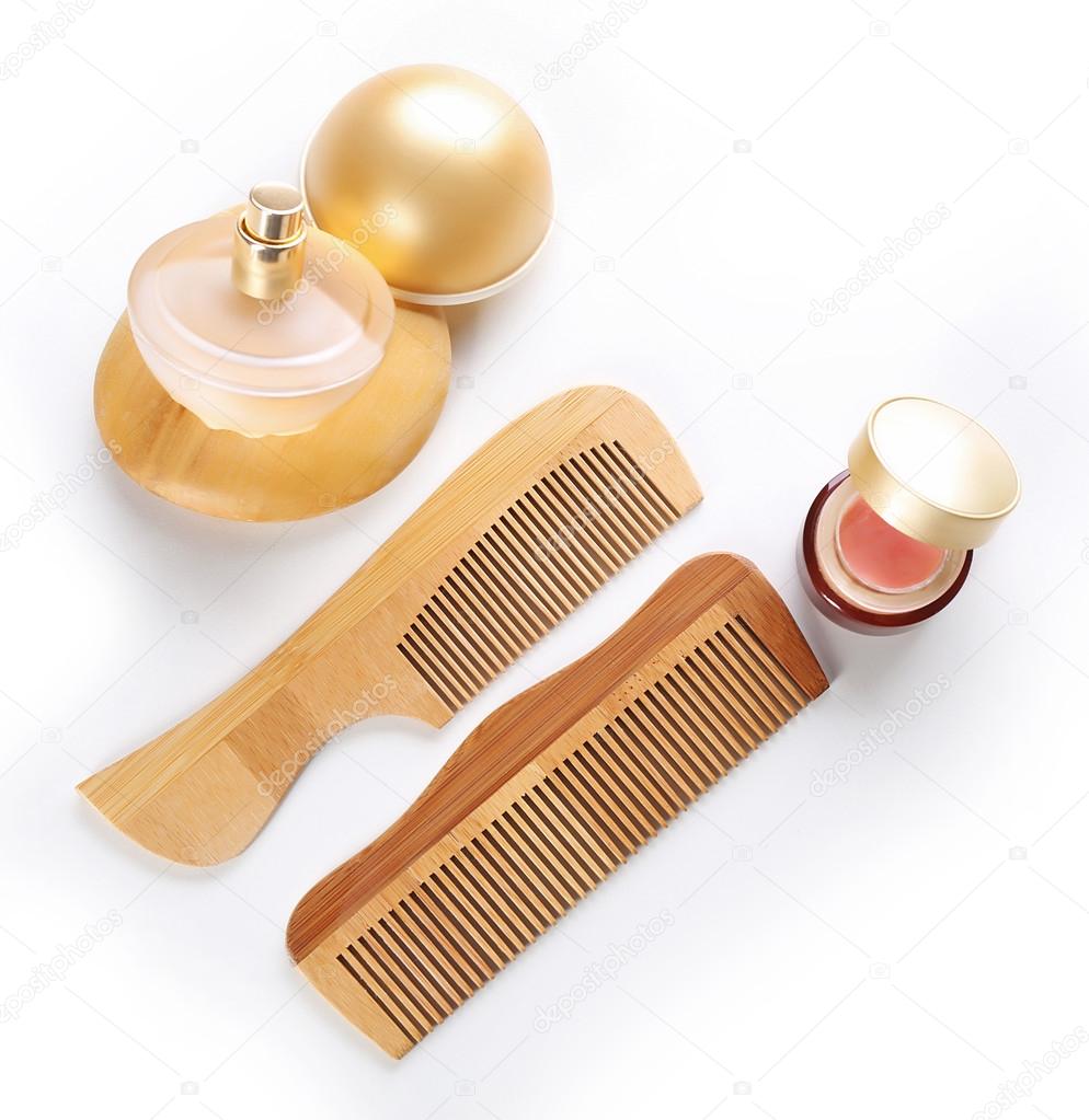 Wooden combs with cosmetics