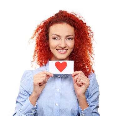 Kızıl saçlı genç bir kadın