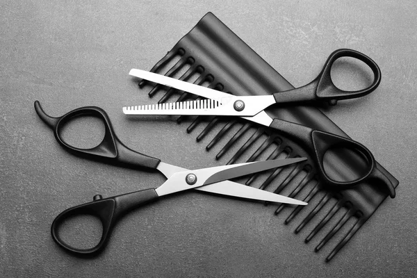 Barber set with comb and scissors — Stock Photo, Image