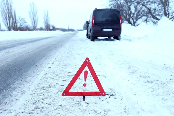 Car breakdown with red triangle — Stock Photo, Image