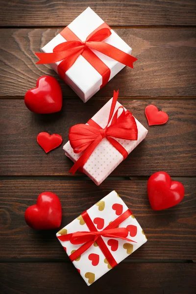 Pudełka i dekoracyjne serca — Zdjęcie stockowe