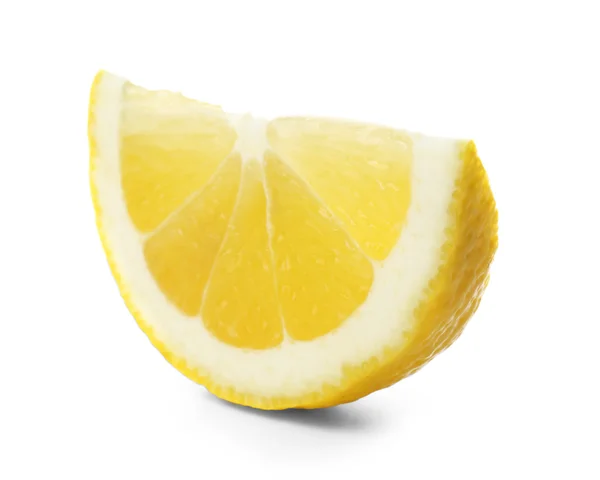 Fatia de limão fresco isolado em branco — Fotografia de Stock