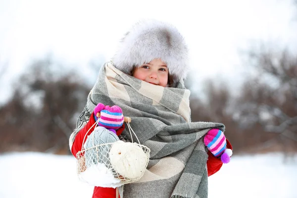 Vacker liten flicka — Stockfoto